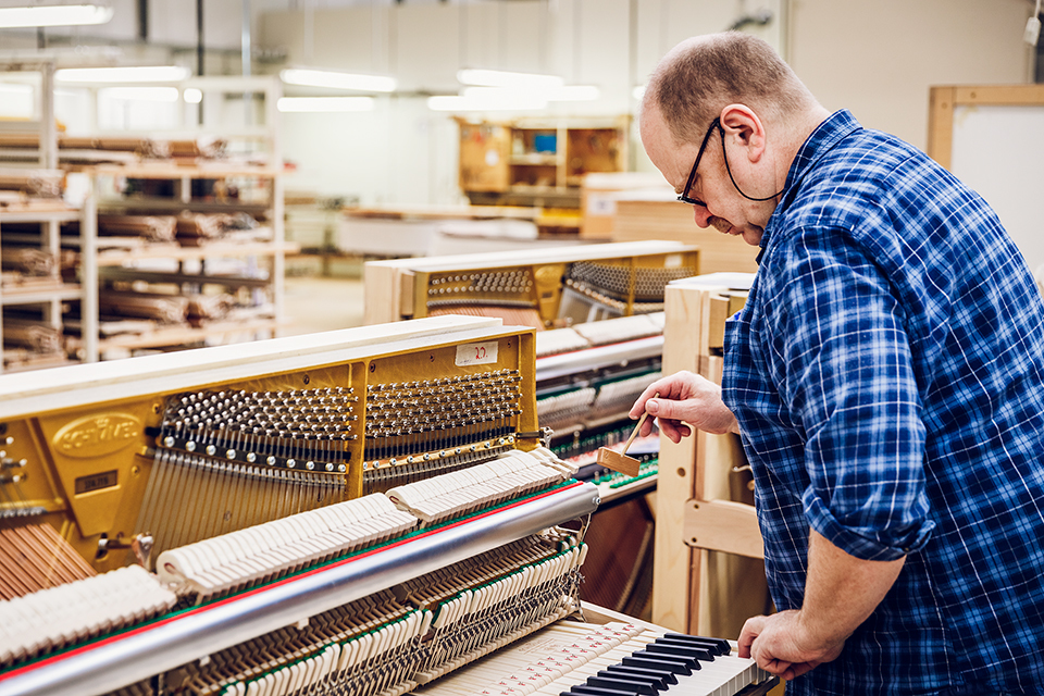 走进德国工厂，体验钢琴制造的魅力！